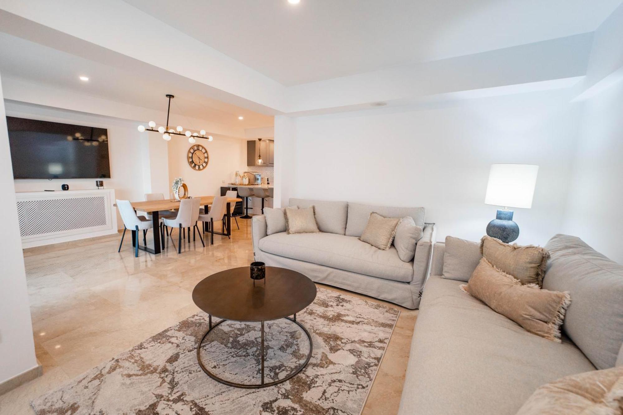 Apartment 5b Townhouse In Puente Hills Marbella