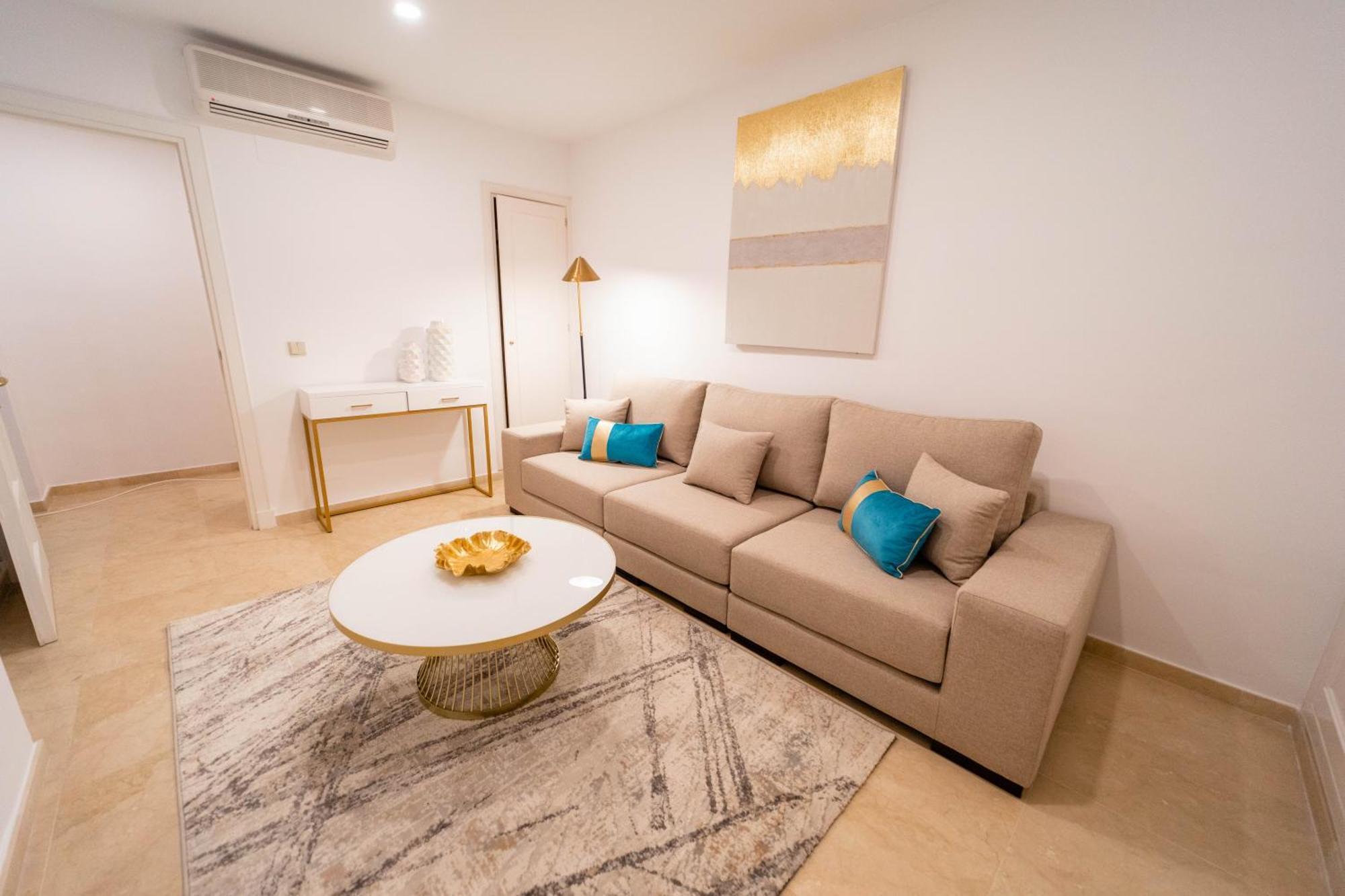 5b Townhouse In Puente Hills Marbella